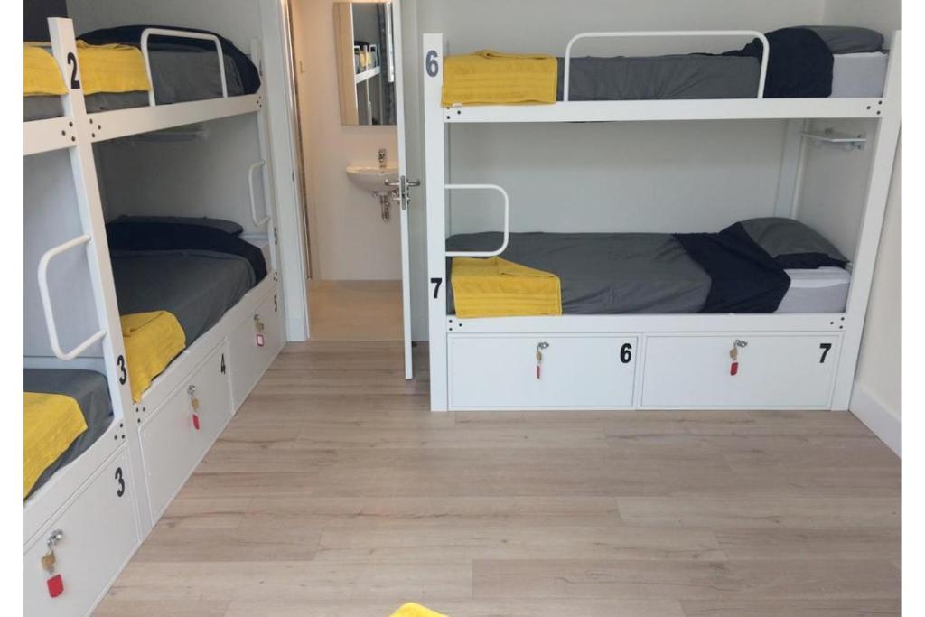 Cama Individual en habitación compartida femenina