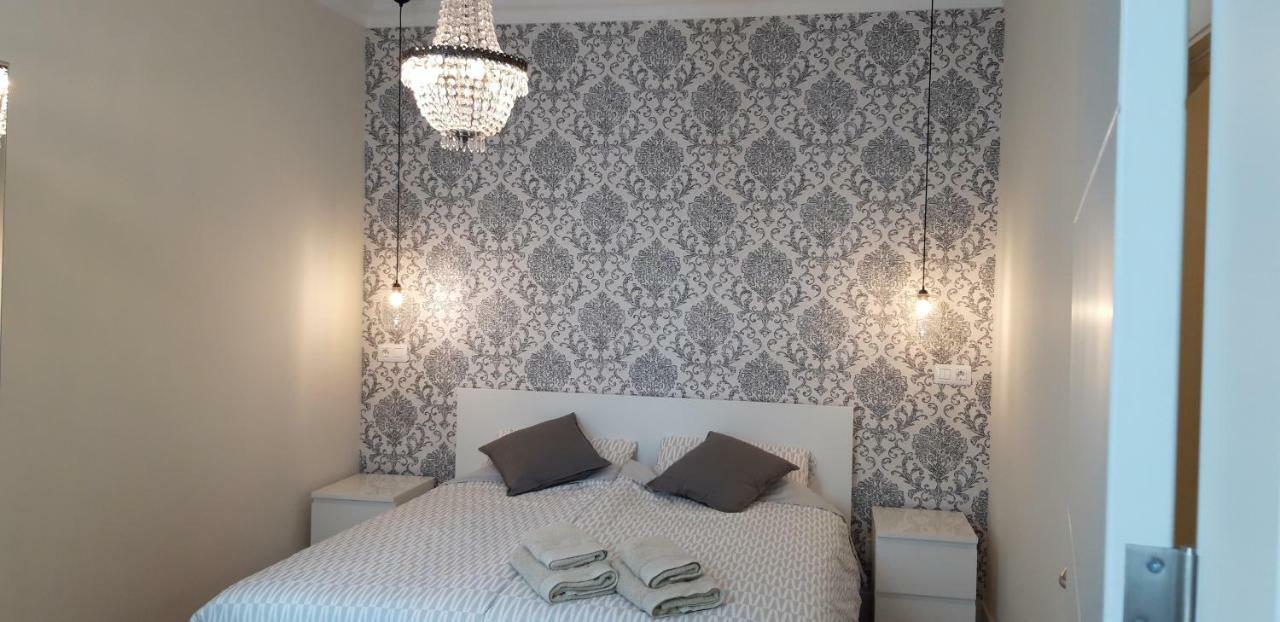 Habitación con cama grande